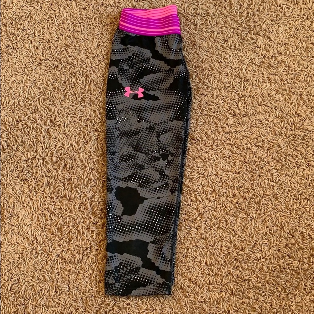LIKE NEW, GIRLS CROPPED UNDER ARMOR LEGGINGS!